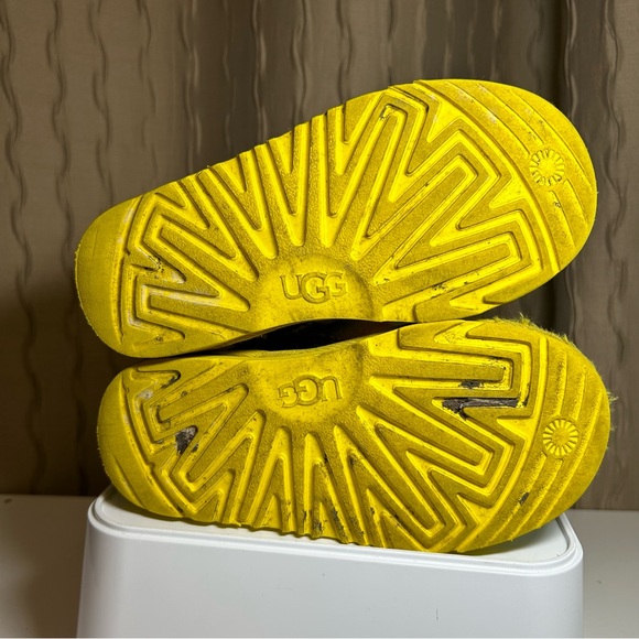 UGG Classic Short II Glitter Rainbow Little Girl's 13 Boots 1130784K - Picture 8 of 16